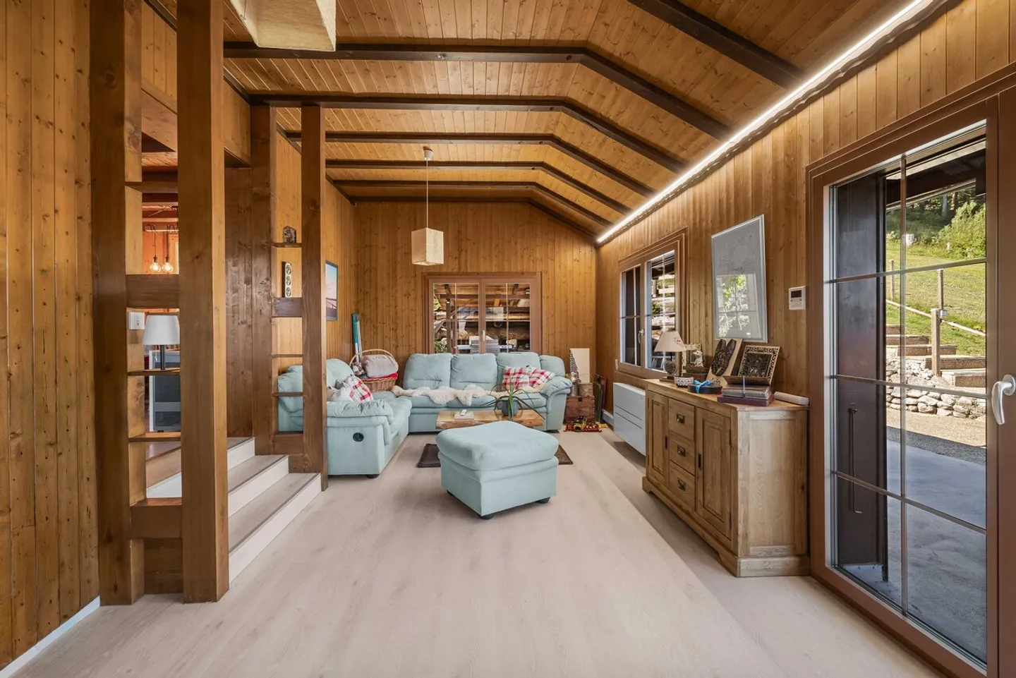 Stunning 8.5-room chalet in Paccots - Photo 17 of 33