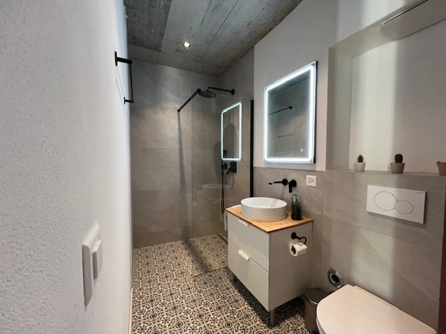 Beautiful furnished studio on the 2nd floor with a small balcony - Photo 5 of 6