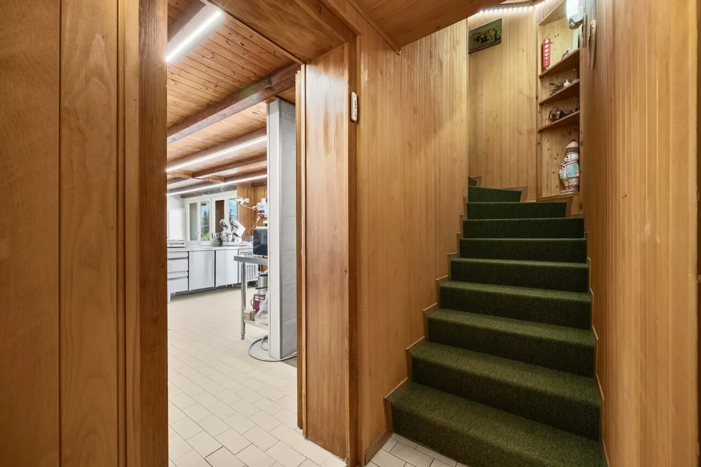 Stunning 8.5-room chalet in Paccots - Photo 22 of 33