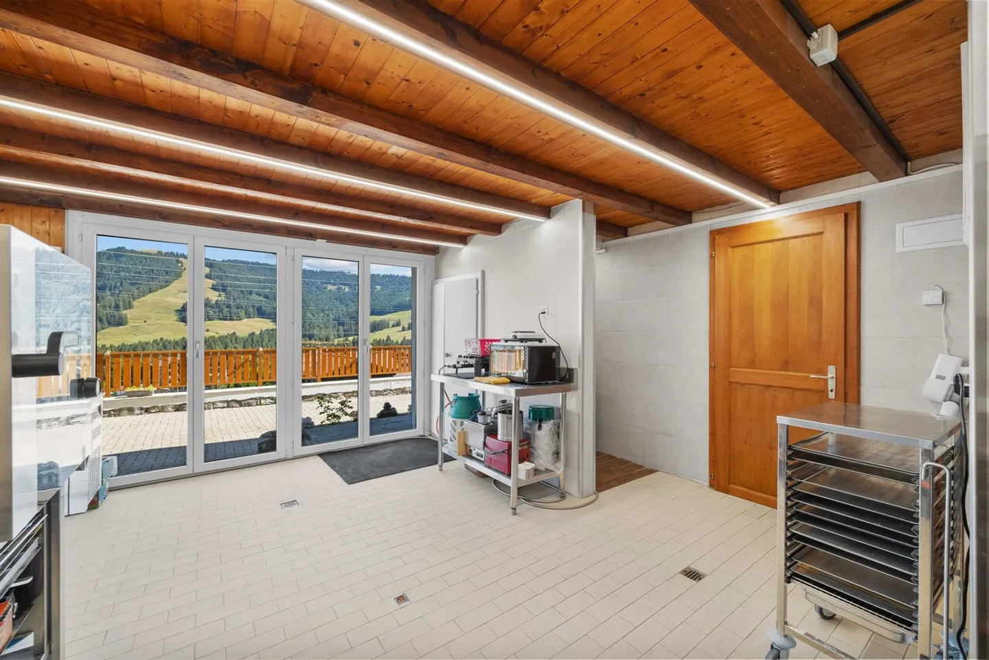 Stunning 8.5-room chalet in Paccots - Photo 23 of 33