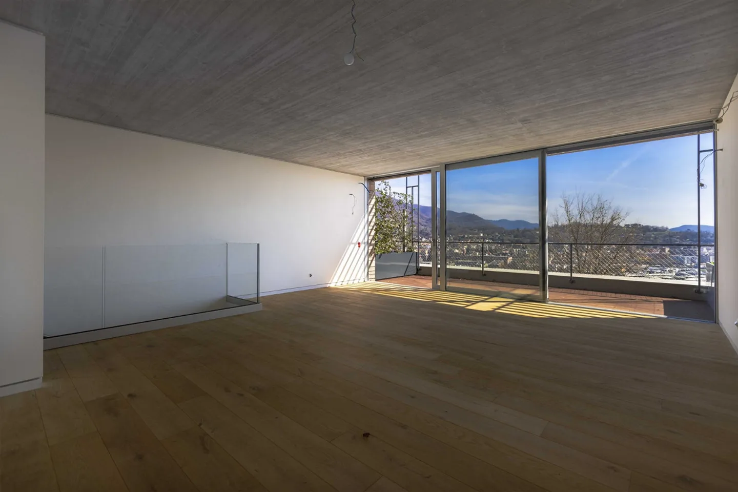 NOUVEAU DUPLEX 4.5 AVEC TERRASSES ET VUE PANORAMIQUE À MENDRISIO - Photo 1 sur 11