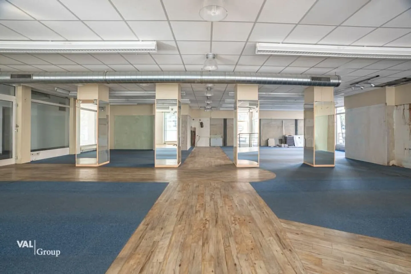 Spazio commerciale in posizione privilegiata - Foto 3 di 11