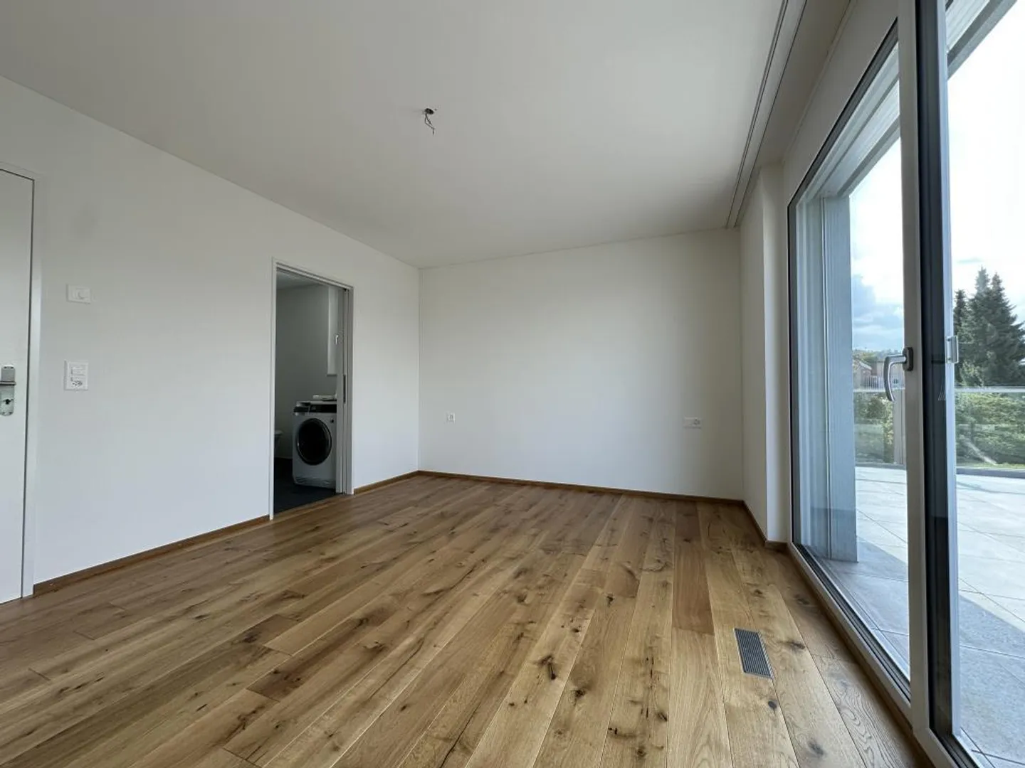 Moderno appartamento attico di 3,5 locali con grande terrazza e vista lago - Foto 10 di 12