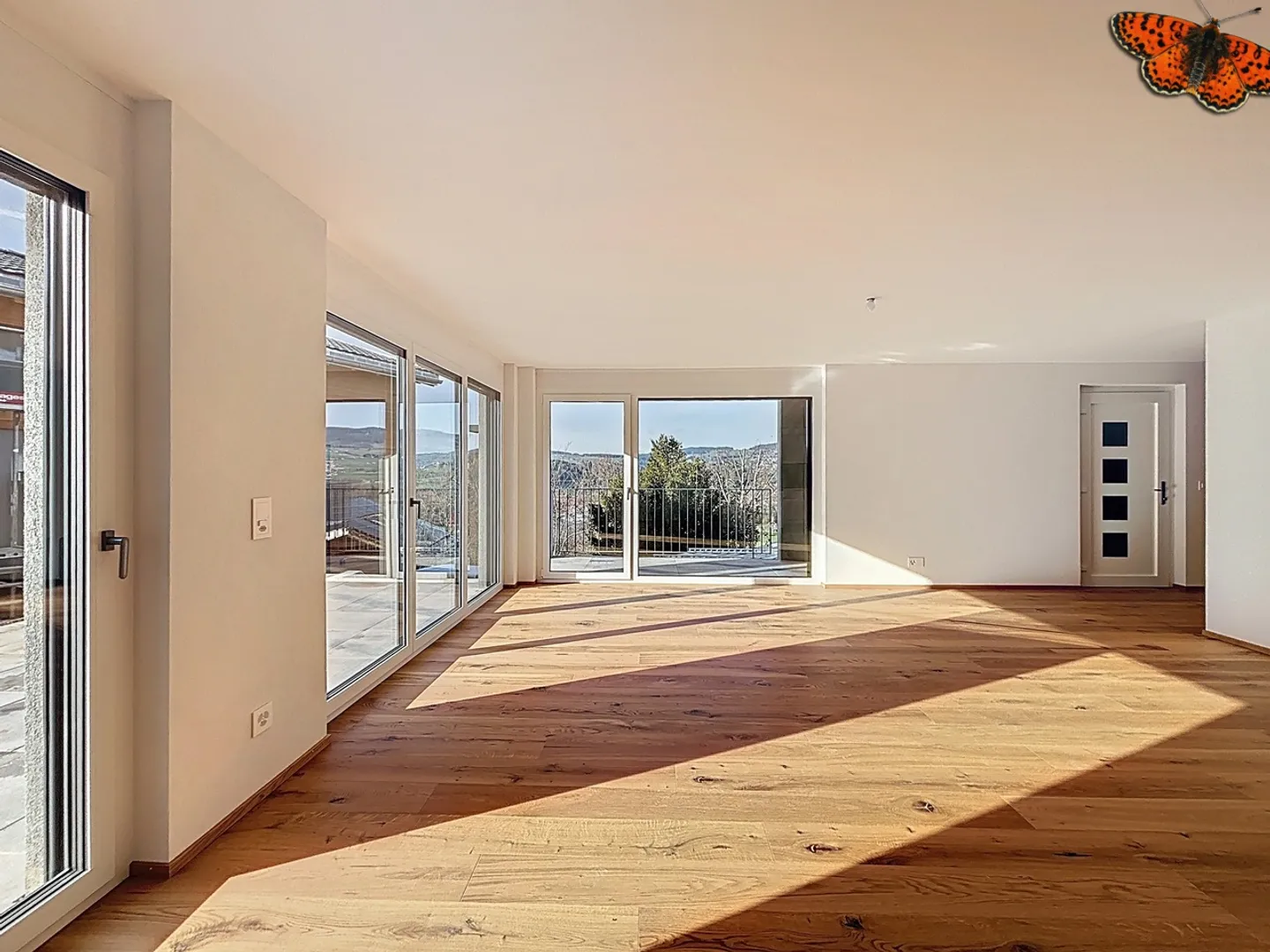 MAGNIFICENT VILLA WITH LAKE VIEW AVAILABLE IMMEDIATELY - Photo 3 of 13