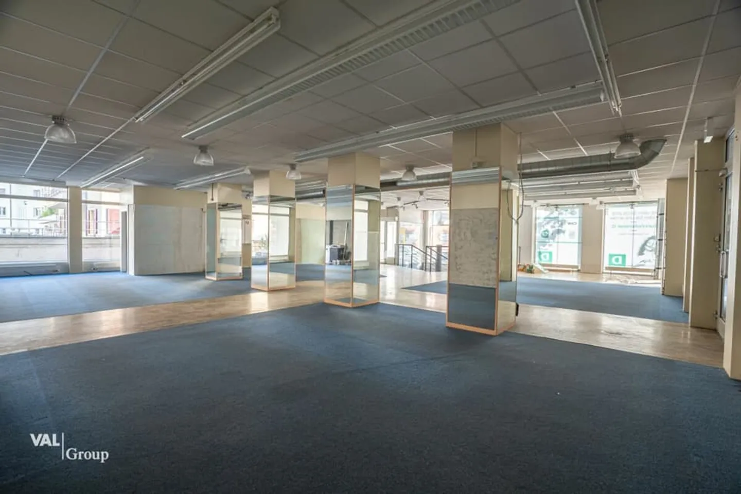Spazio commerciale in posizione privilegiata - Foto 4 di 11