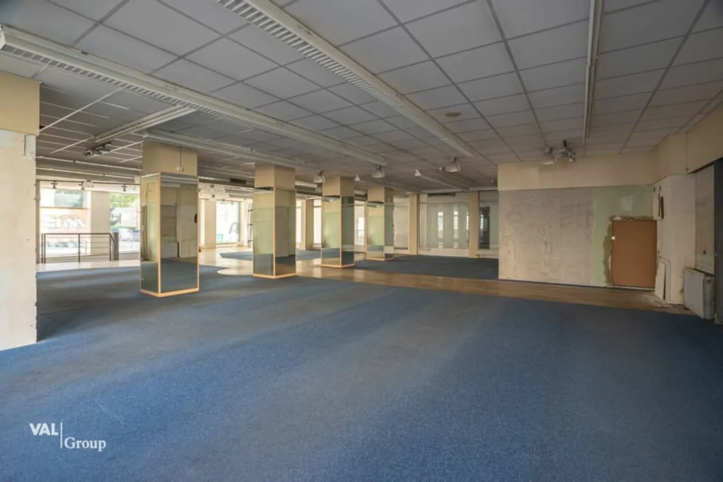 Spazio commerciale in posizione privilegiata - Foto 5 di 11