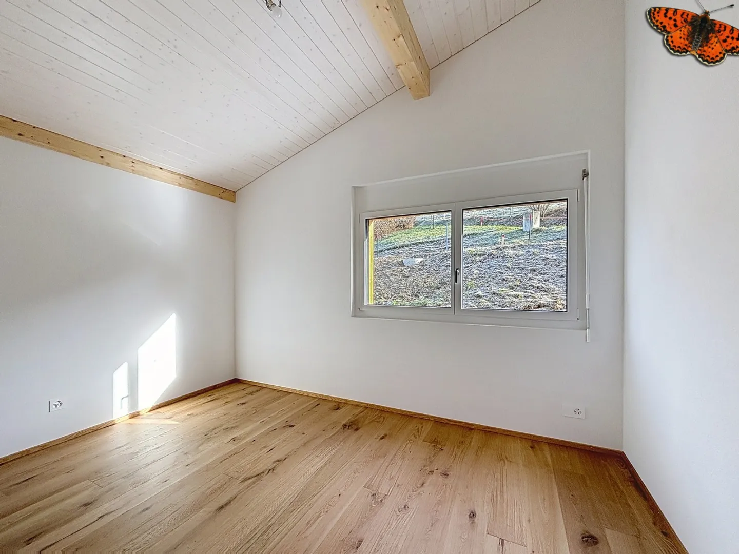 MAGNIFICENT VILLA WITH LAKE VIEW AVAILABLE IMMEDIATELY - Photo 7 of 13