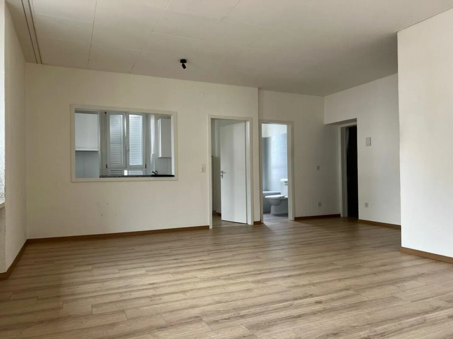 AMPIO 2.5 LOCALI IN ZONA CENTRALE - Photo 3 of 6