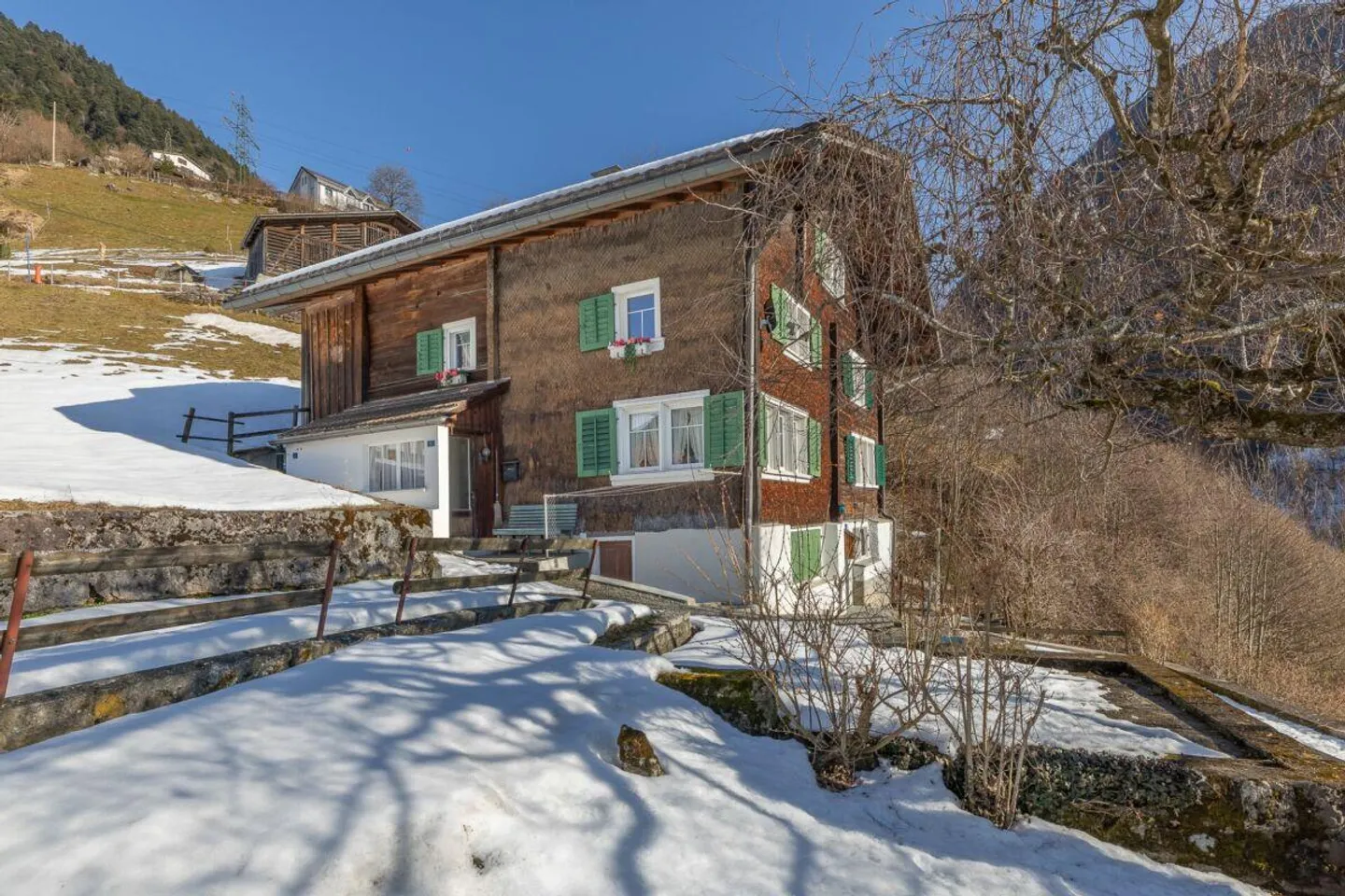 4.5-Room Semi-Detached House in Sunny Location - Photo 2 of 13