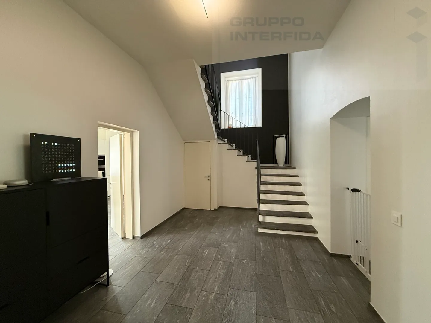 Casa con parco dopo ristrutturazione - Foto 7 di 13