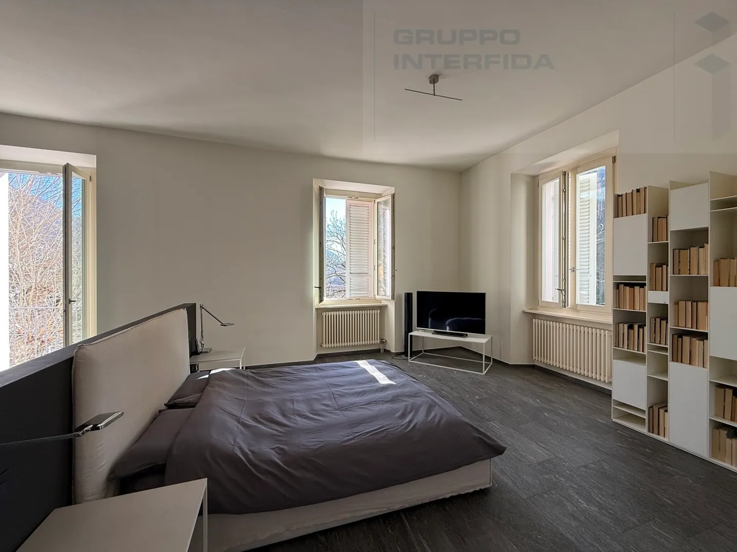 Casa con parco dopo ristrutturazione - Foto 9 di 13