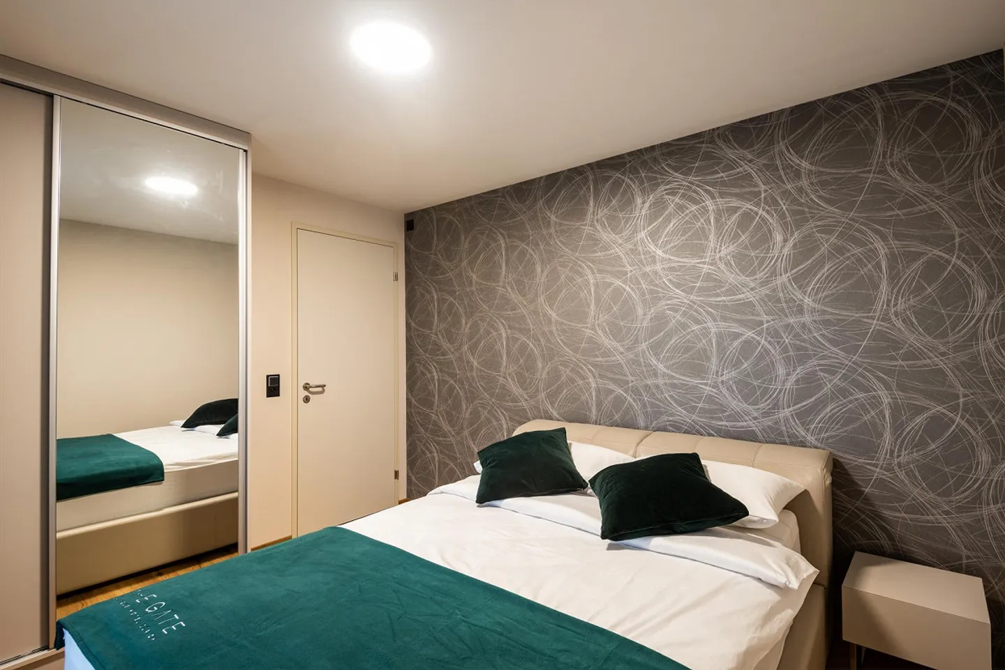 Exclusive penthouse directly at Zurich Airport! - Photo 3 of 8