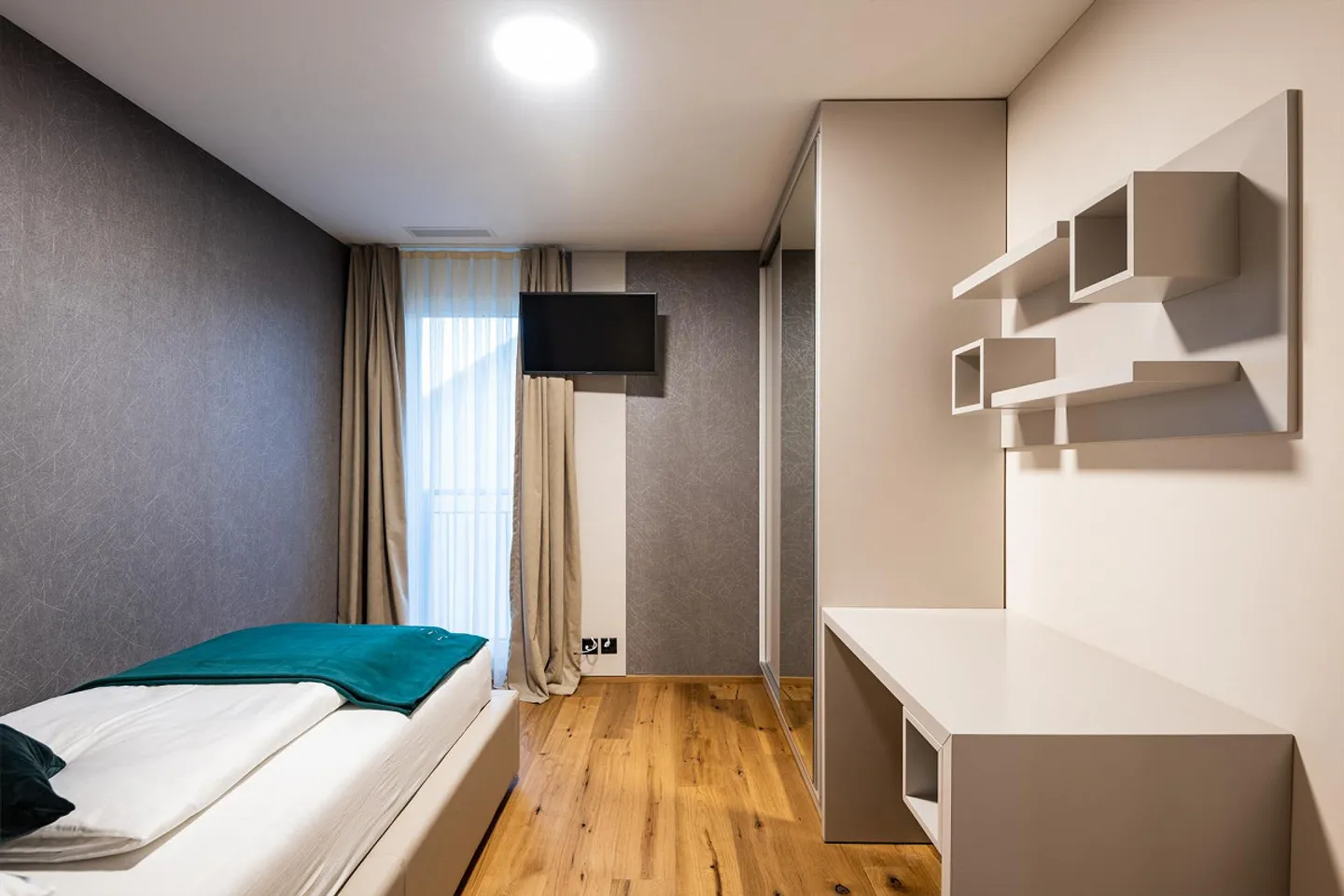 Exclusive penthouse directly at Zurich Airport! - Photo 4 of 8