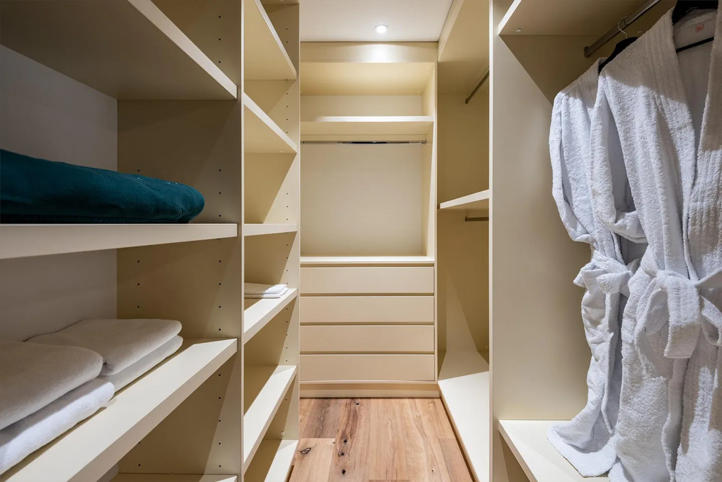 Exclusive penthouse directly at Zurich Airport! - Photo 6 of 8