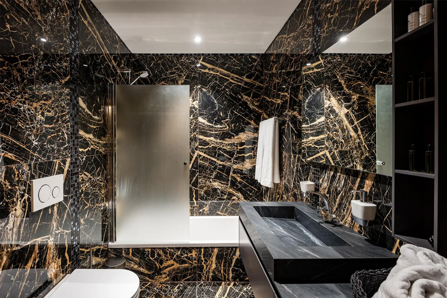 Exclusive penthouse directly at Zurich Airport! - Photo 7 of 8