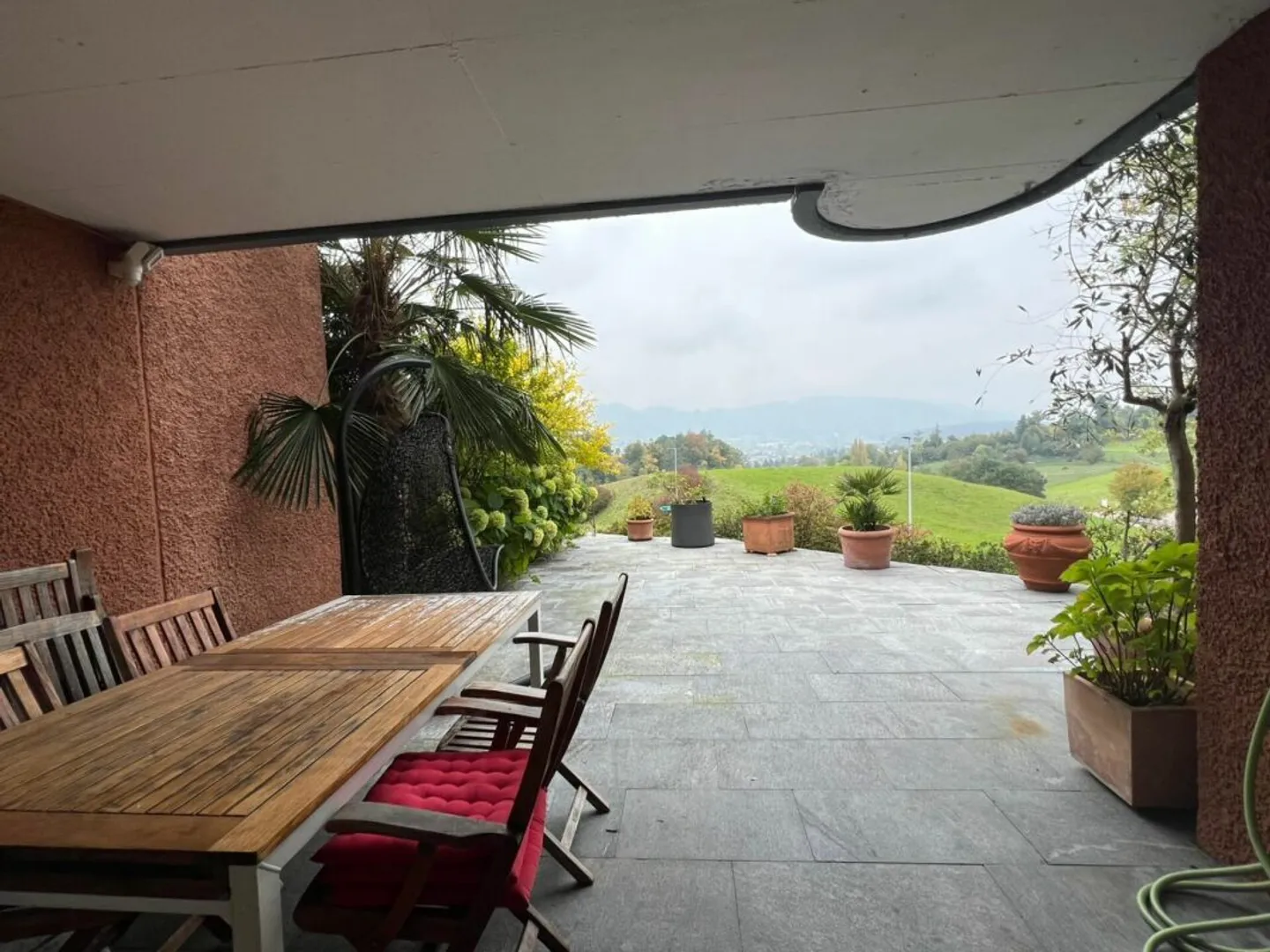Ihr neues Zuhause in Rüschlikon - Einfamilienhaus mit Gartenparadies und Weitsicht - Foto 1 von 10