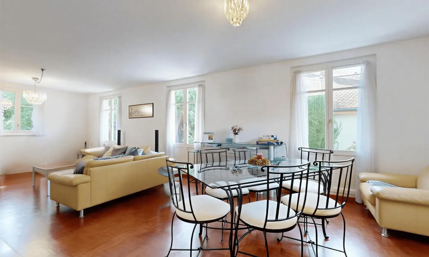 Beautiful family home with garden very well located - Photo 2 of 11