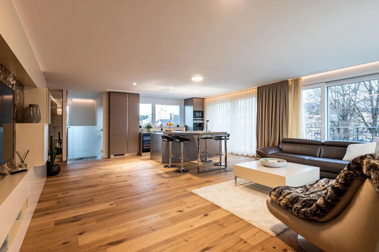 Exclusive penthouse directly at Zurich Airport! - Photo 2 of 8