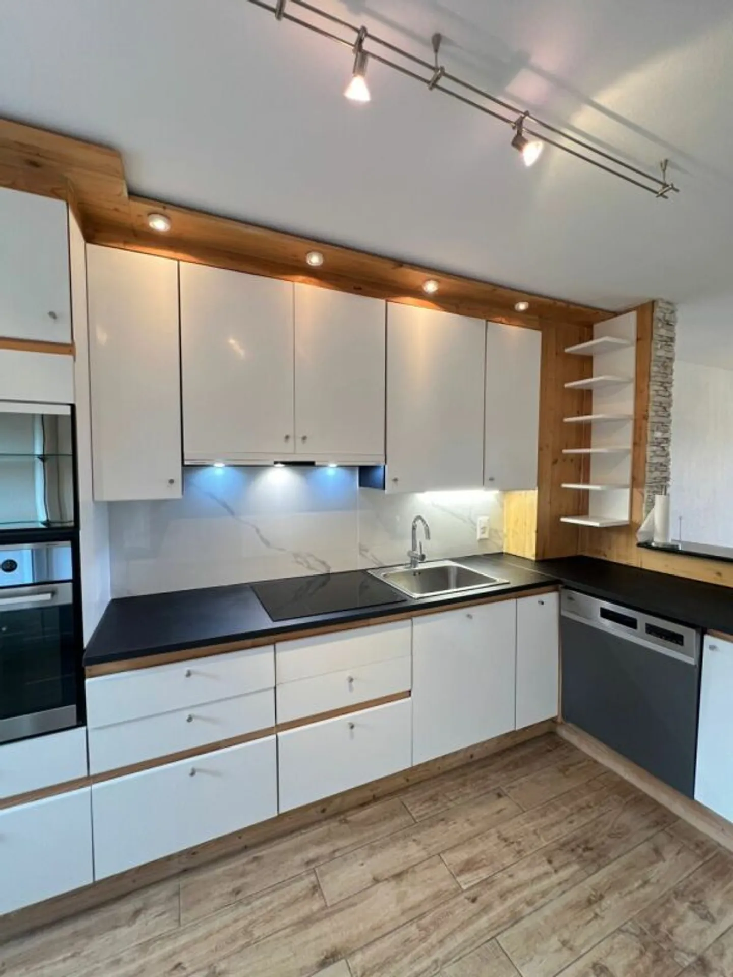 Ihr neues Zuhause in Rüschlikon - Einfamilienhaus mit Gartenparadies und Weitsicht - Foto 7 von 10