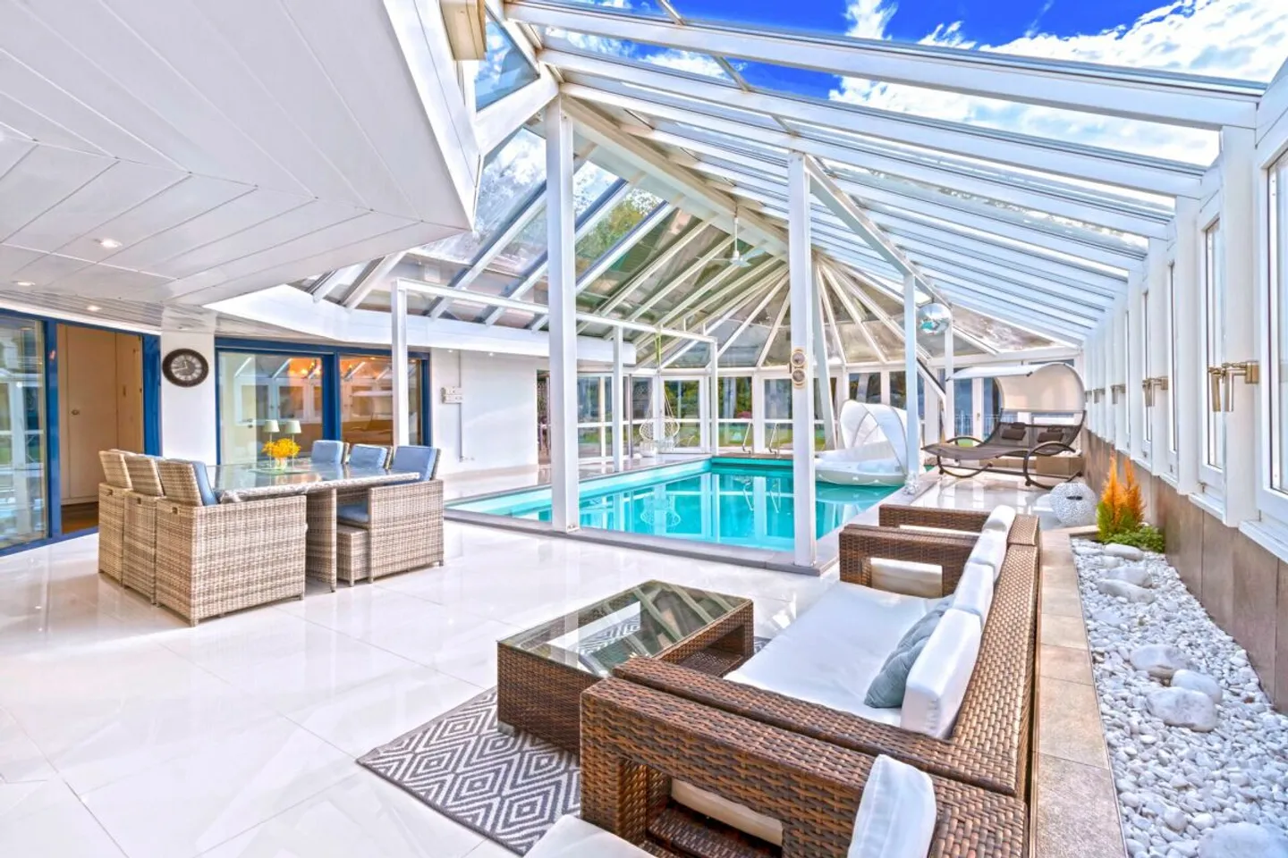 Casa di design extravagante - Lo stile di vita incontra il fascino della villa - Foto 1 di 11