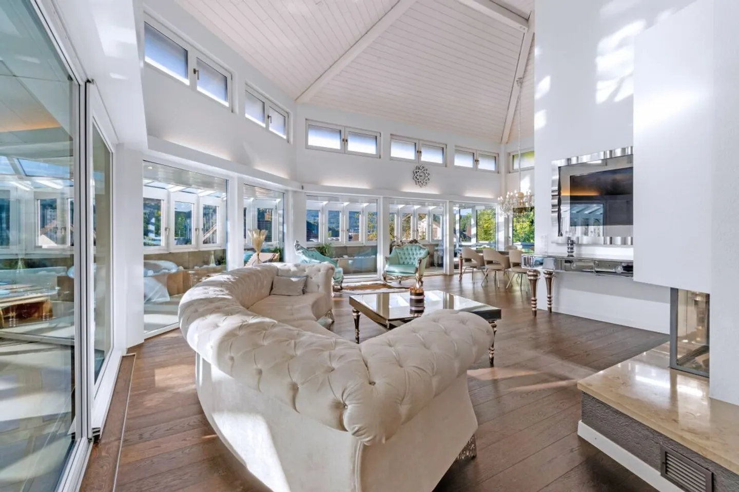 Casa di design extravagante - Lo stile di vita incontra il fascino della villa - Foto 3 di 11