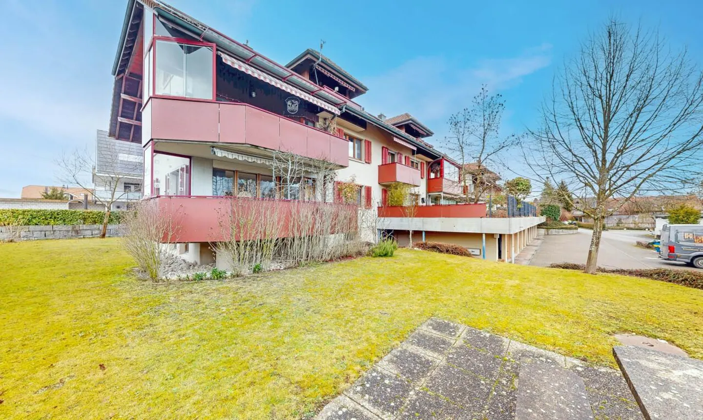 Well-maintained ground floor apartment in Bätterkinden - Photo 2 of 11