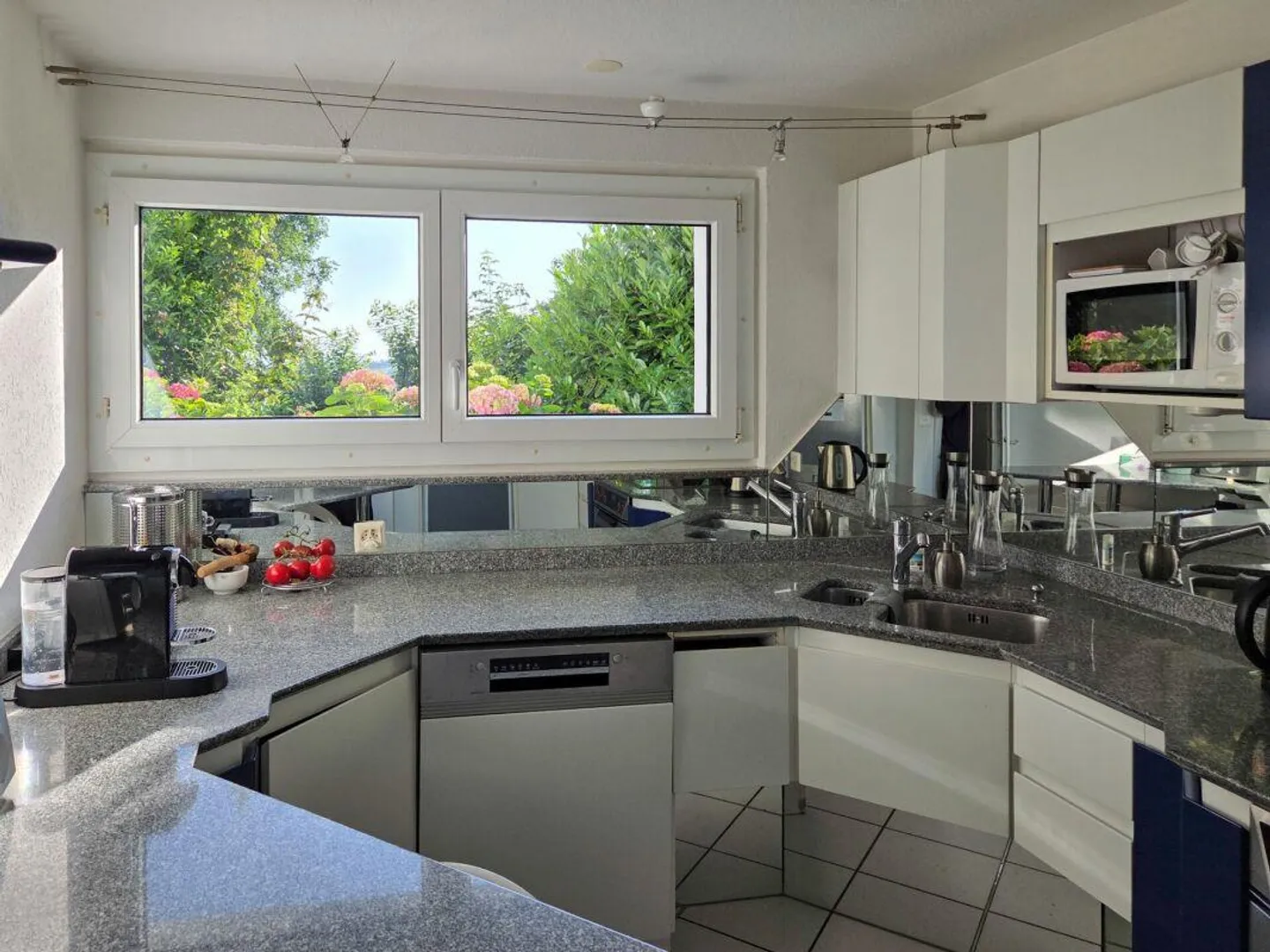 Spacious living in a sunny location - Photo 6 of 28