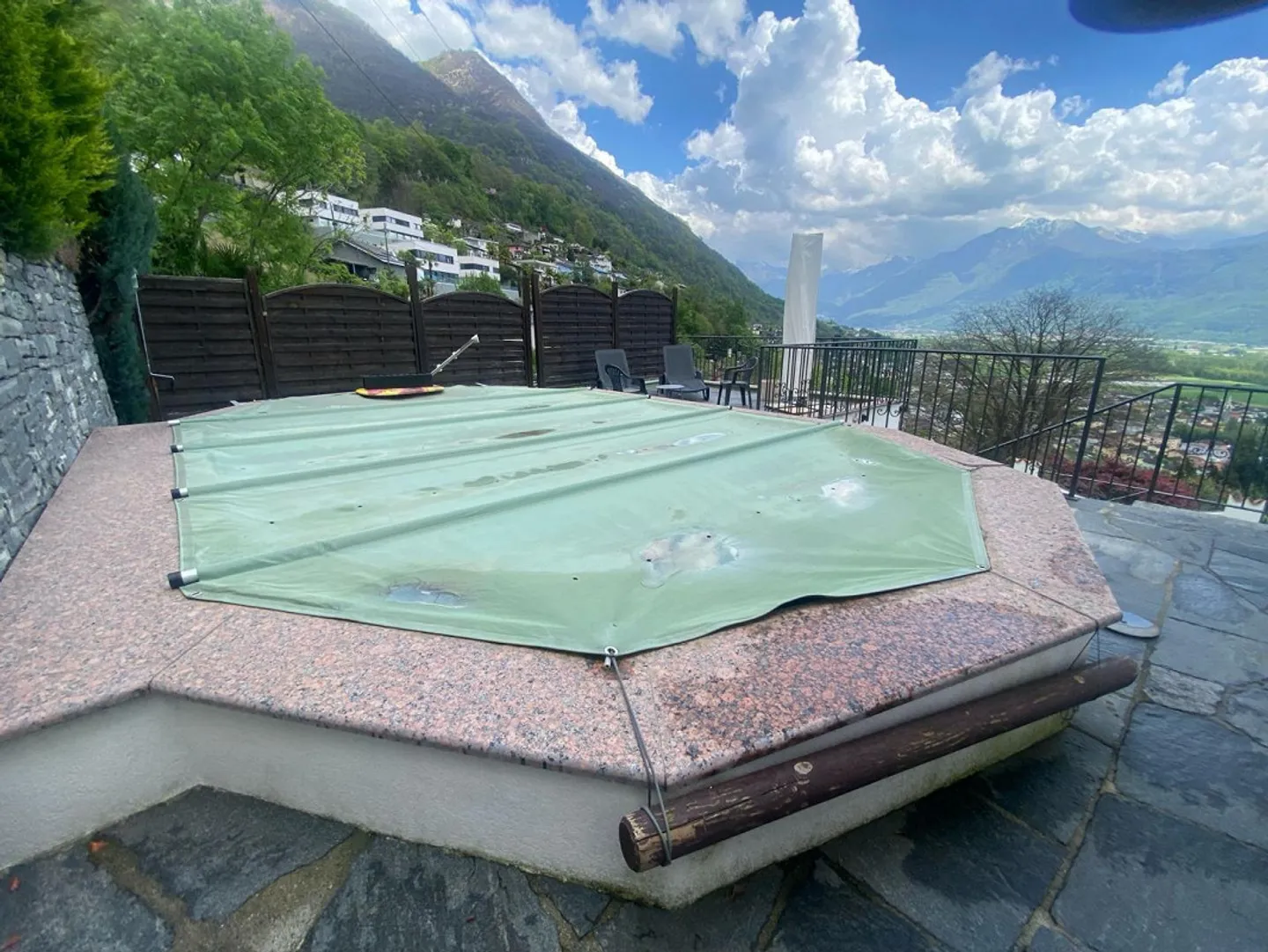 «6 1/2-room villa with garden in a very sunny location with a view / villetta di 6 1/2 locali con giardino molto soleggiata e bella vista» - Photo 26 of 36