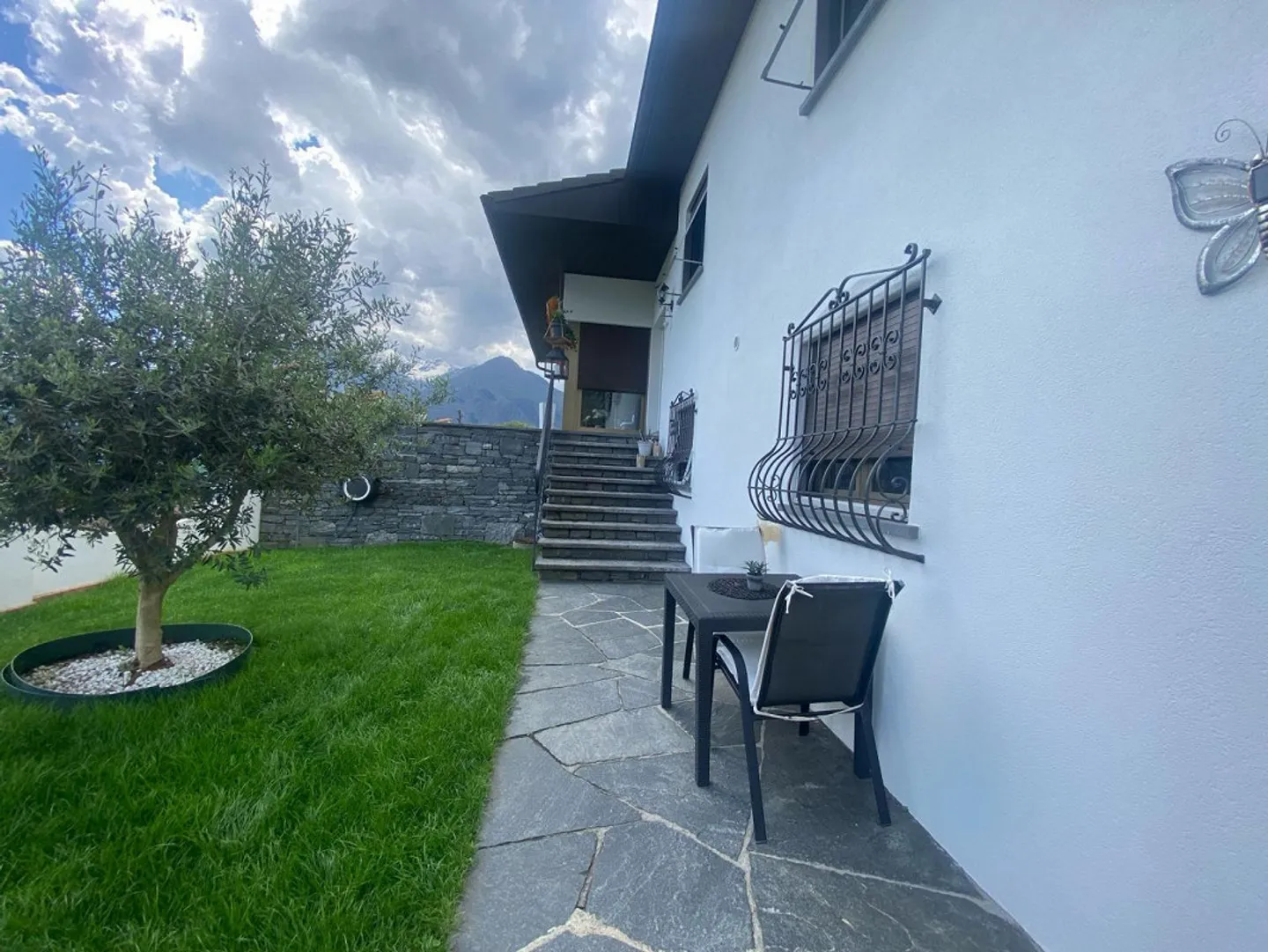 «6 1/2-room villa with garden in a very sunny location with a view / villetta di 6 1/2 locali con giardino molto soleggiata e bella vista» - Photo 27 of 36