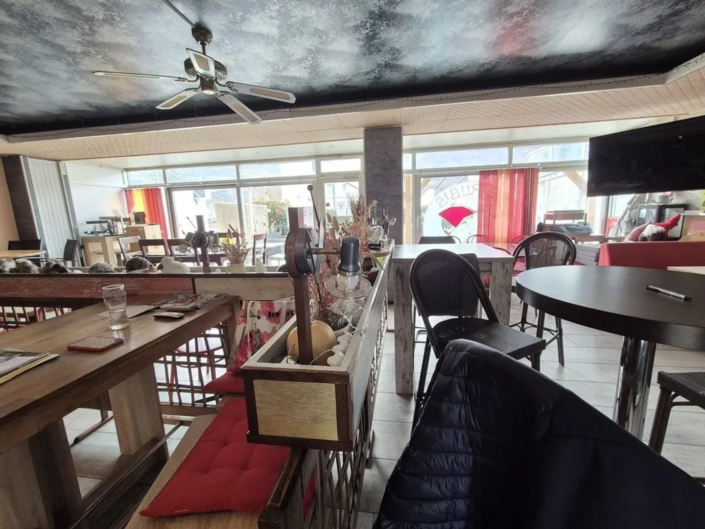 Café for rent - Photo 2 of 9