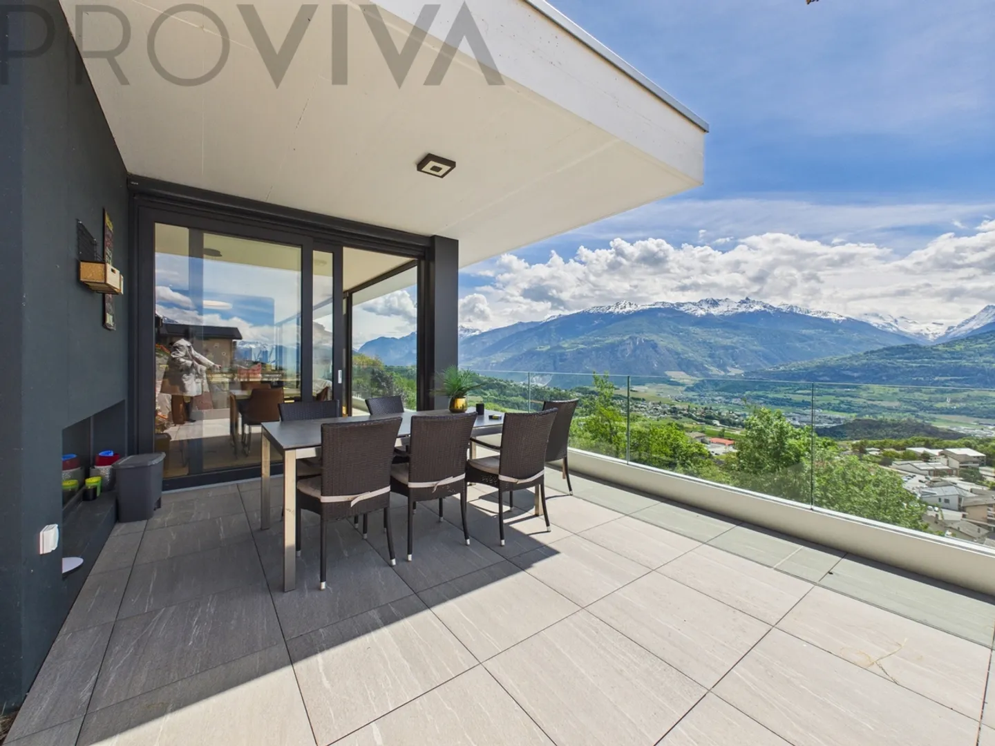 Moderne Villa mit Pool in Savièse - Foto 2 von 9