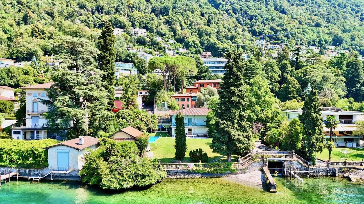 Villa fronte lago a Bissone - Foto 1 di 11