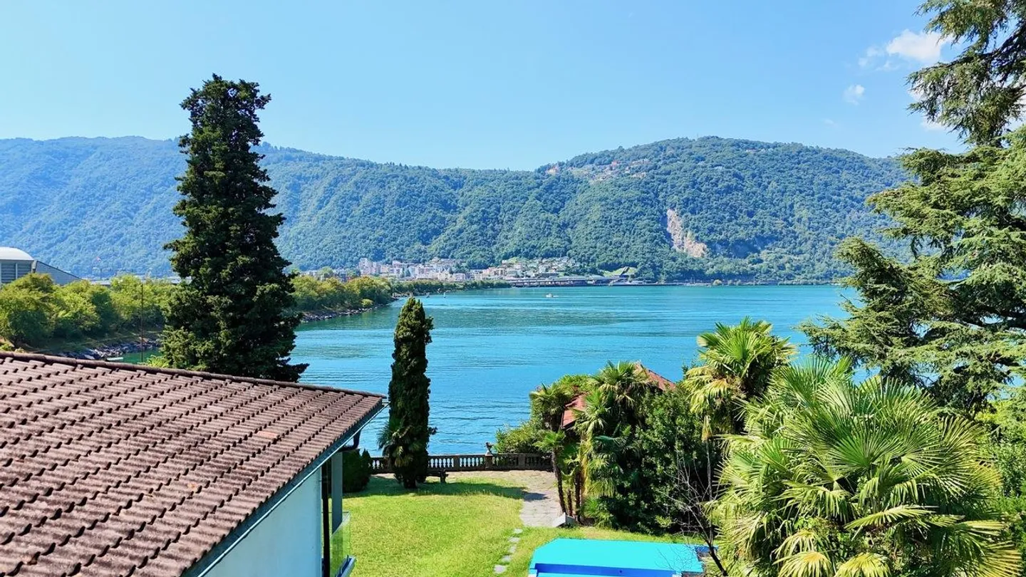 Villa fronte lago a Bissone - Foto 3 di 11