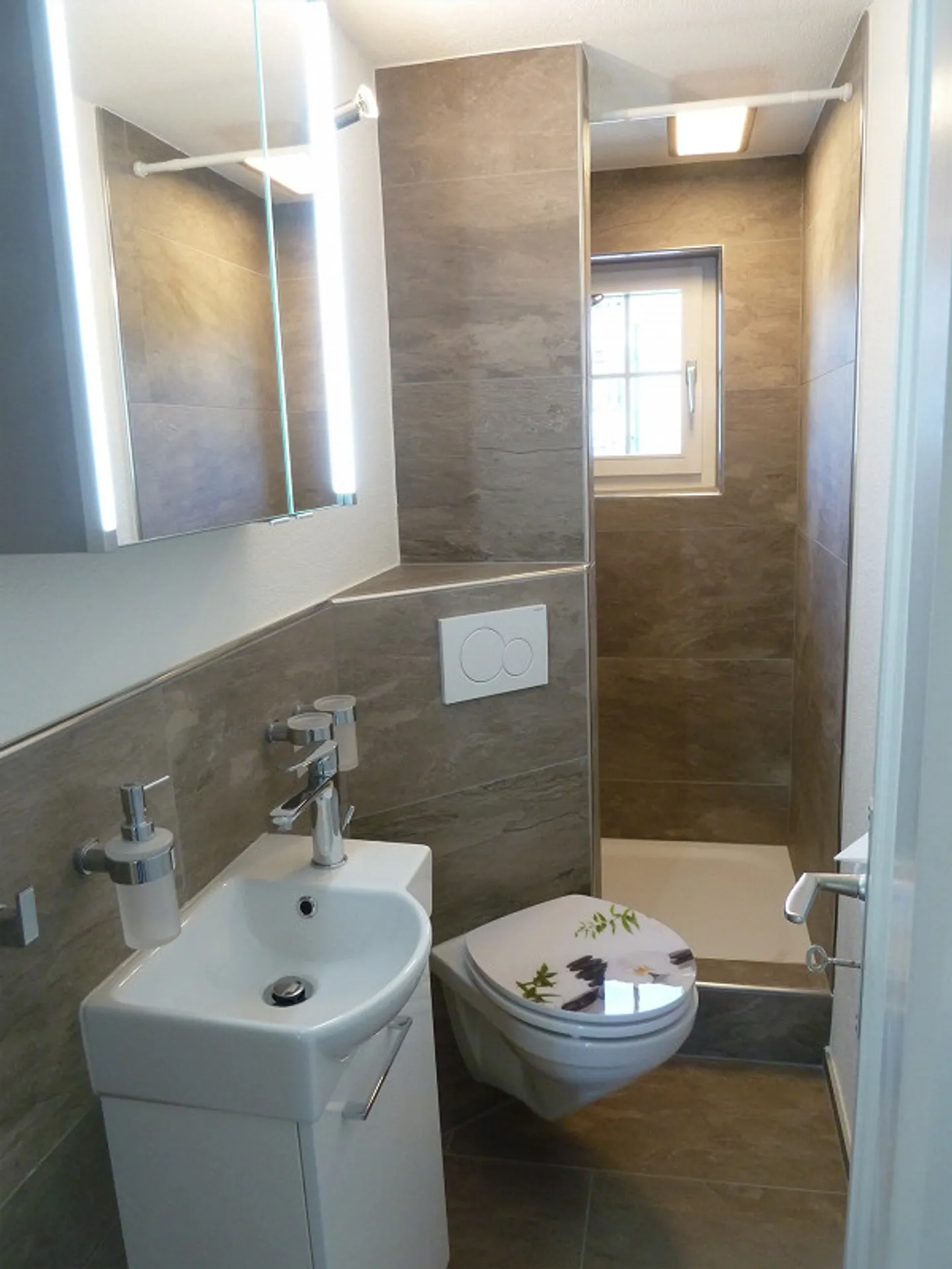 Apartment in charming house including garage - Photo 20 of 25