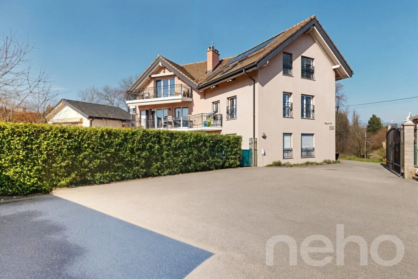 Geräumige Familienwohnung mit Balkonen und Garten in St-Prex - Foto 1 von 12