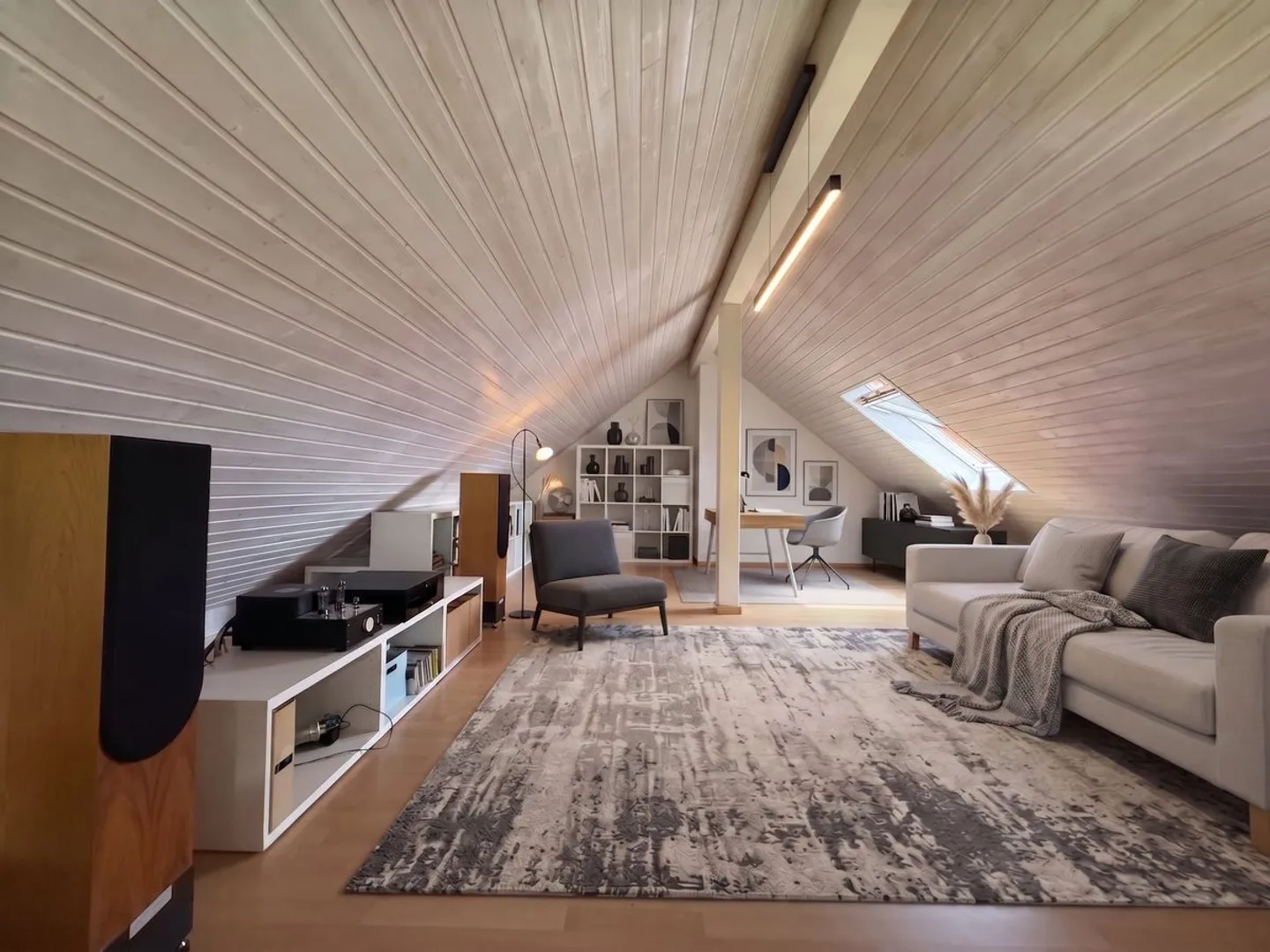 Eine helle Duplexwohnung mit überraschenden Volumen in La Rippe. - Foto 1 von 6