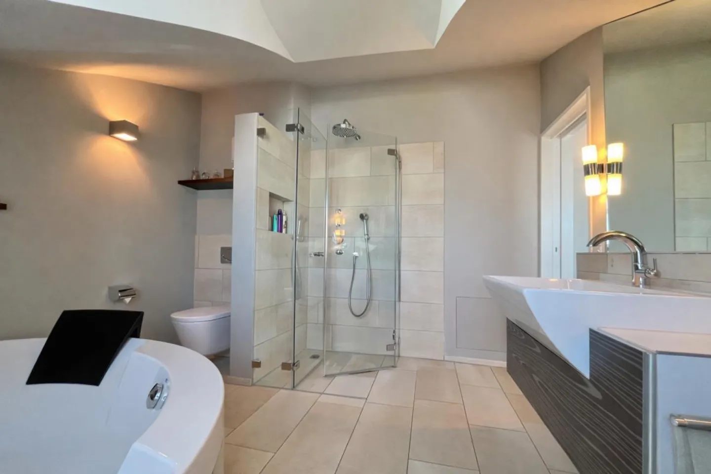 Casa bifamiliare di 6,5 stanze: Dove la preziosa qualità della vita riceve una casa sicura! - Foto 11 di 13