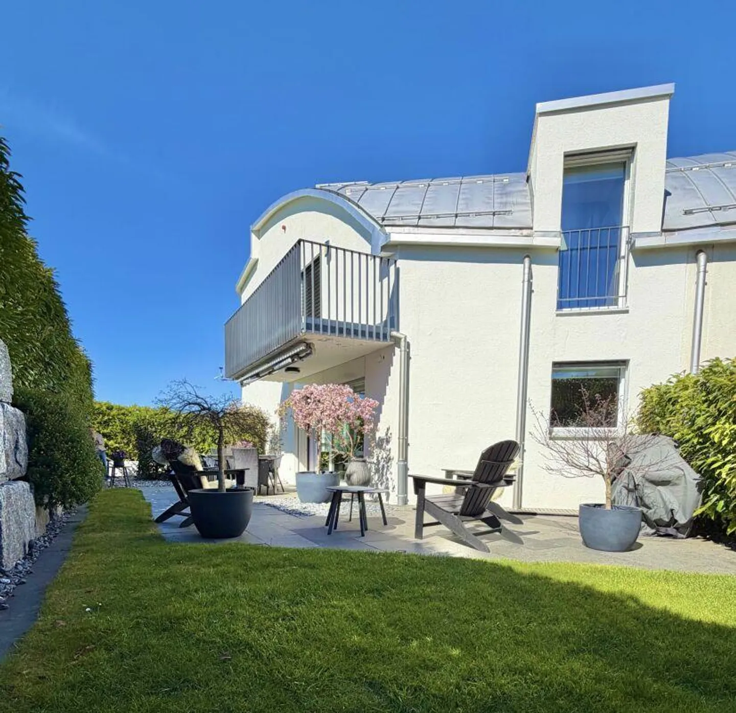 Casa bifamiliare di 6,5 stanze: Dove la preziosa qualità della vita riceve una casa sicura! - Foto 1 di 13