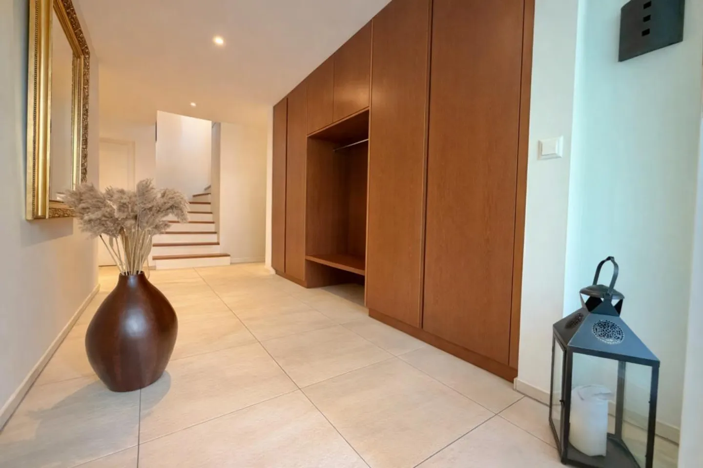 Casa bifamiliare di 6,5 stanze: Dove la preziosa qualità della vita riceve una casa sicura! - Foto 2 di 13