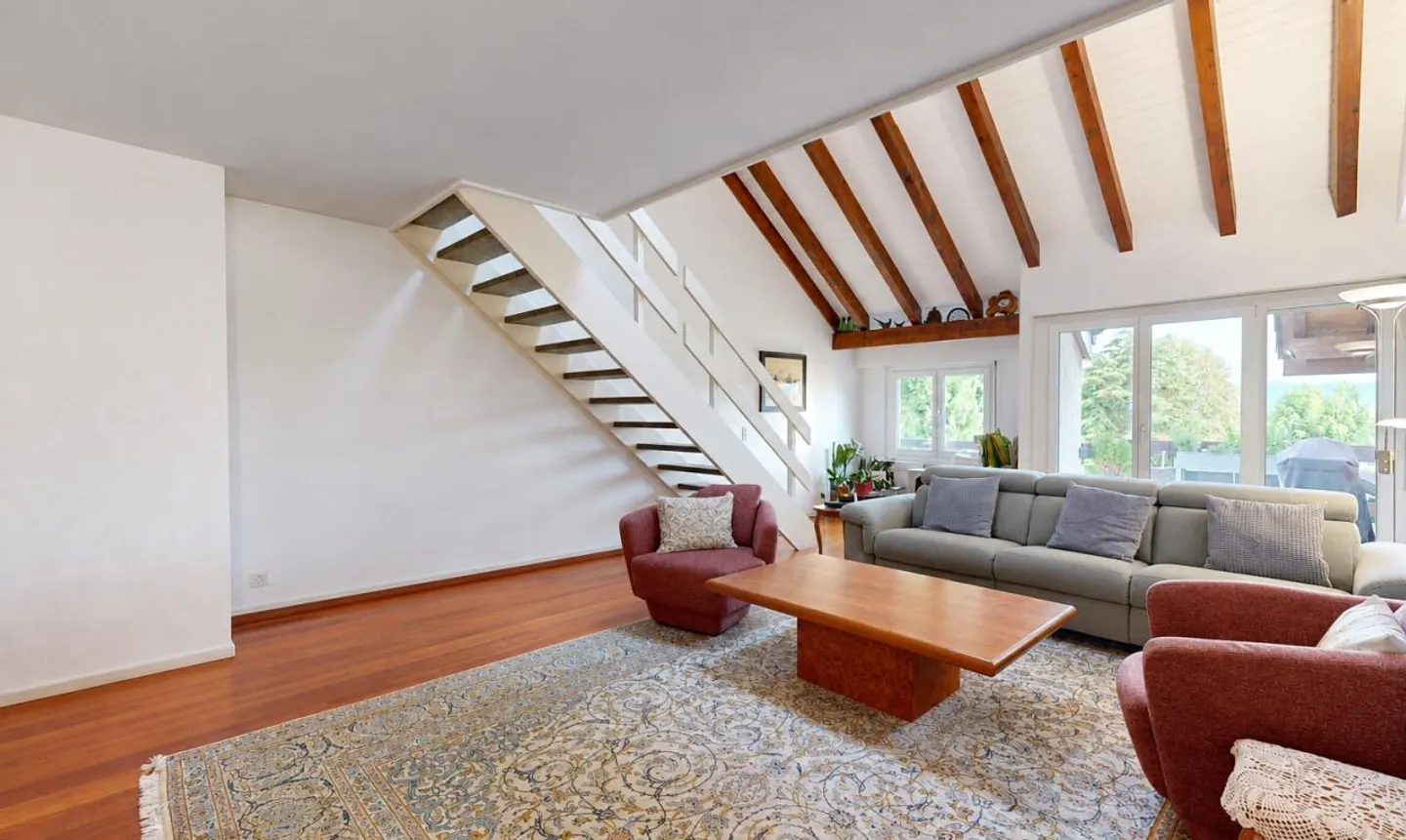 Spazioso duplex familiare a Eysins, pensato per tutta la famiglia - Foto 2 di 11