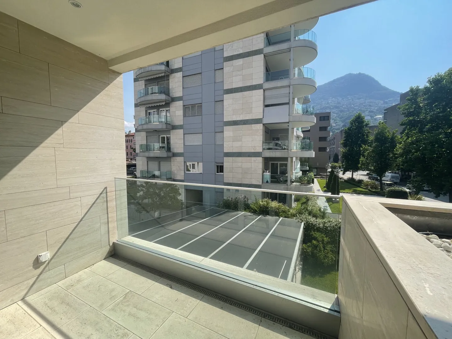 LUGANO CASSARATE I SPACIOUS 2.5 I 2 BATHROOMS I AREA HOSPITAL ITALIAN - Photo 4 of 11