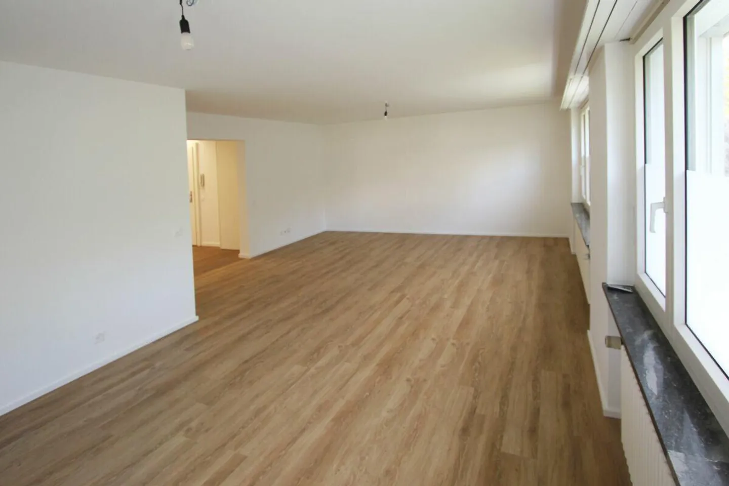 Appartement lumineux de 4,5 pièces avec grand balcon - Photo 5 sur 13