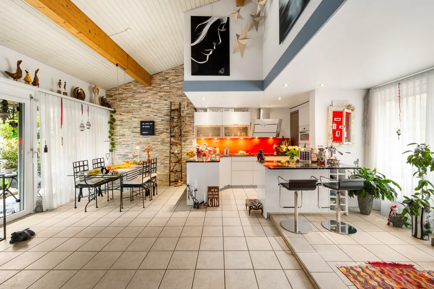 Incantevole maisonette di 3,5 stanze con carattere e vista - Foto 1 di 14