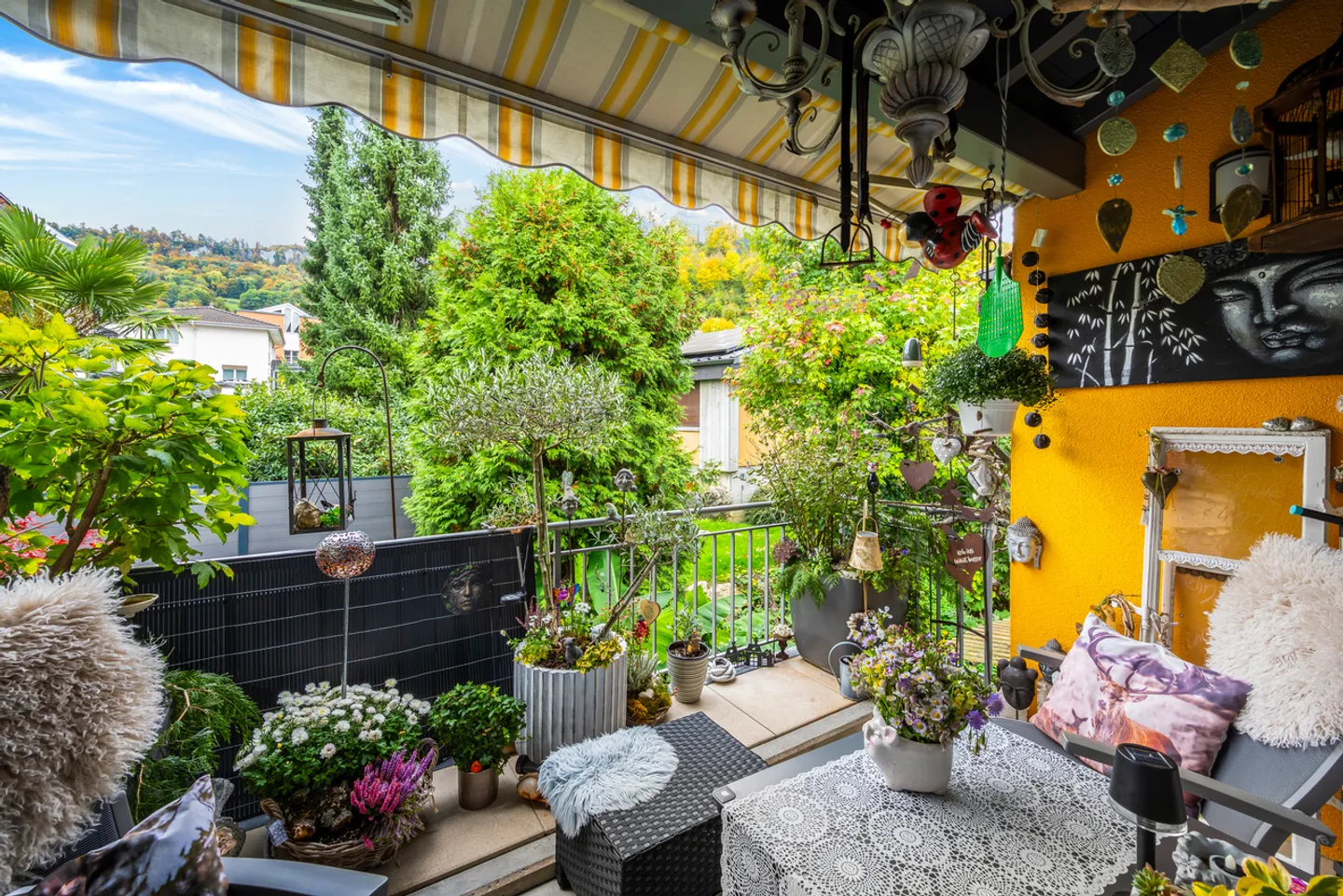 Incantevole maisonette di 3,5 stanze con carattere e vista - Foto 2 di 14