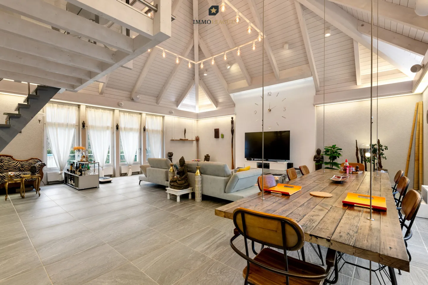 Idyllically located, characterized by architecture, comfort, and aesthetics - Photo 5 of 7