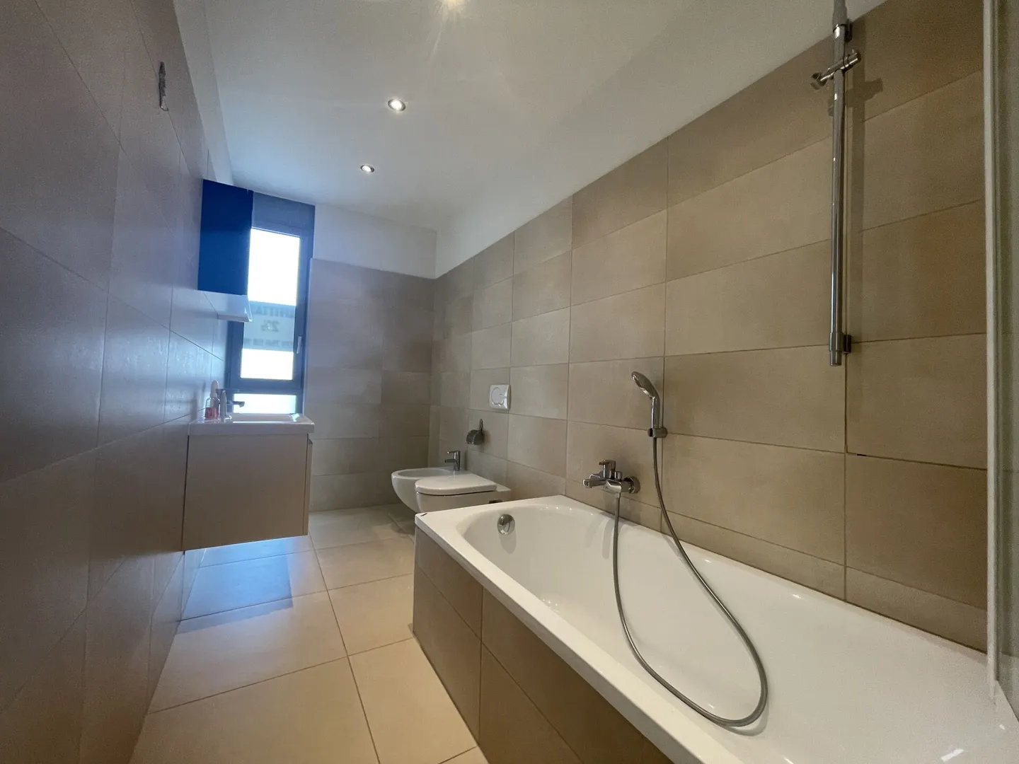 LUGANO CASSARATE I SPACIOUS 2.5 I 2 BATHROOMS I AREA HOSPITAL ITALIAN - Photo 9 of 11