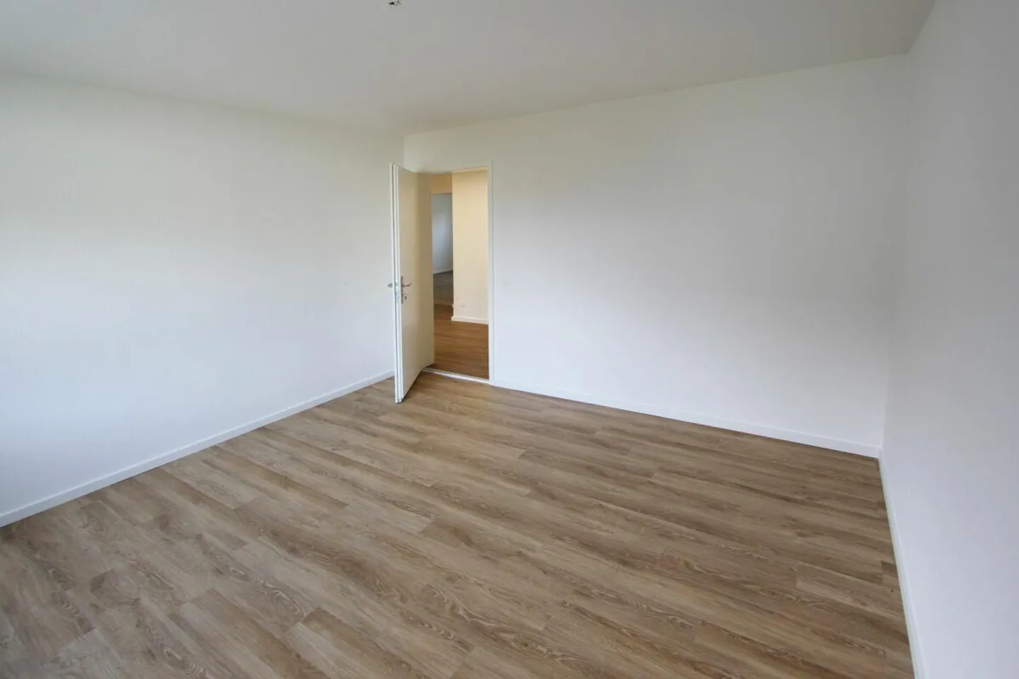 Appartement lumineux de 4,5 pièces avec grand balcon - Photo 7 sur 13