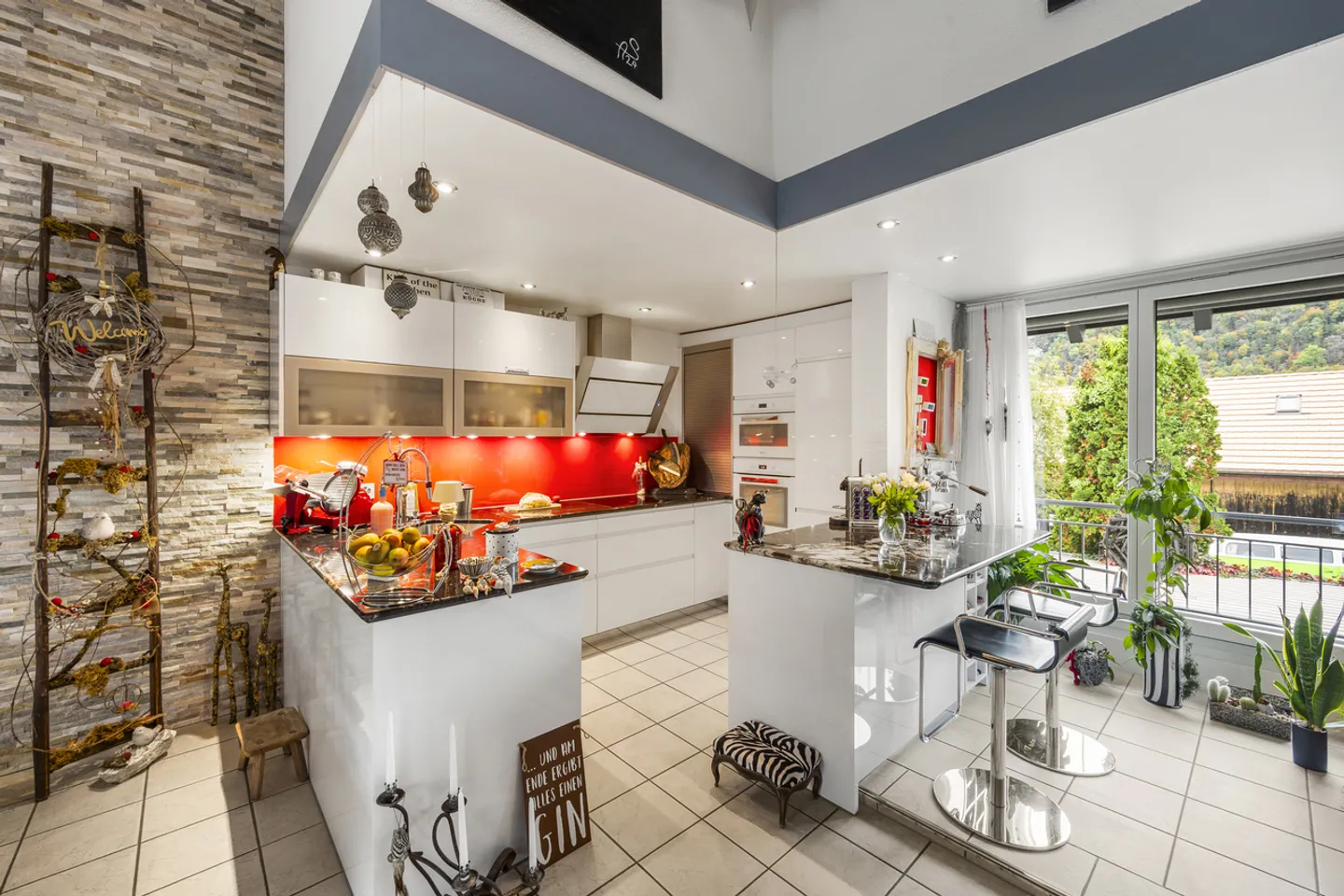 Incantevole maisonette di 3,5 stanze con carattere e vista - Foto 3 di 14