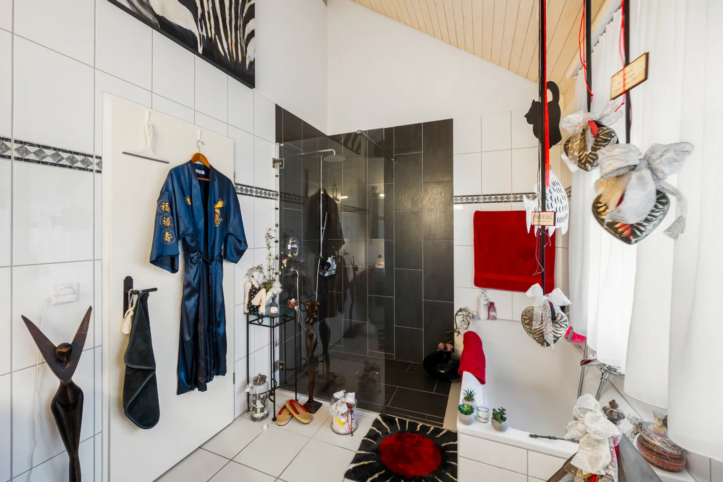 Incantevole maisonette di 3,5 stanze con carattere e vista - Foto 9 di 14