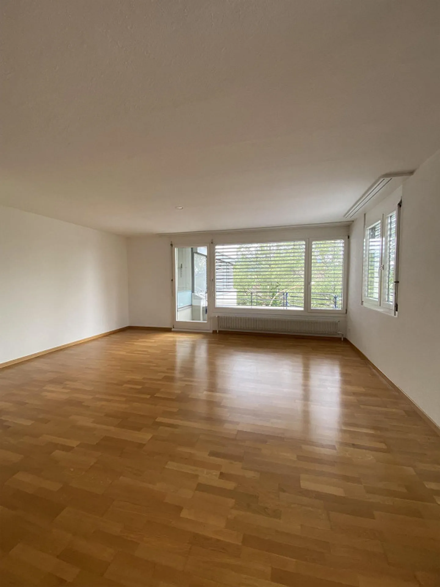 Appartement 1.5 pièces à Muri près de Berne avec balcon, garage et terrasse sur le toit - Photo 1 sur 5